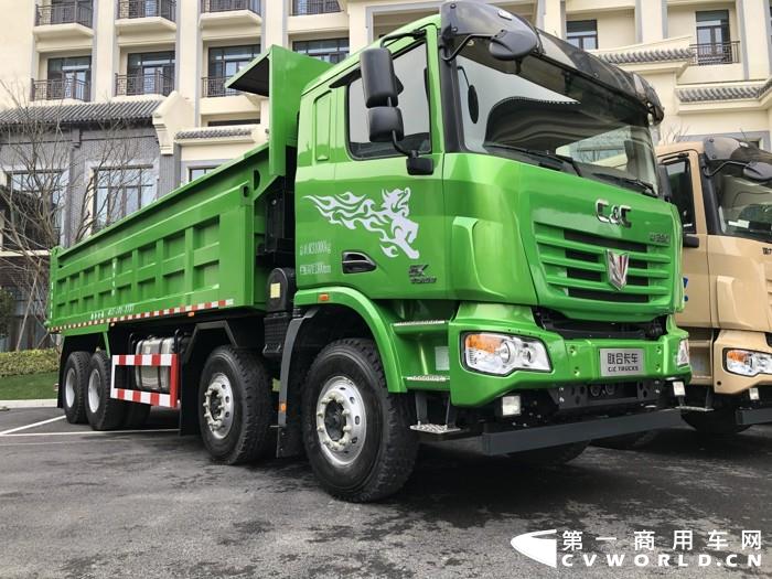 聯(lián)合卡車8×4 390馬力柴油城建渣土運(yùn)輸車 (2).jpg