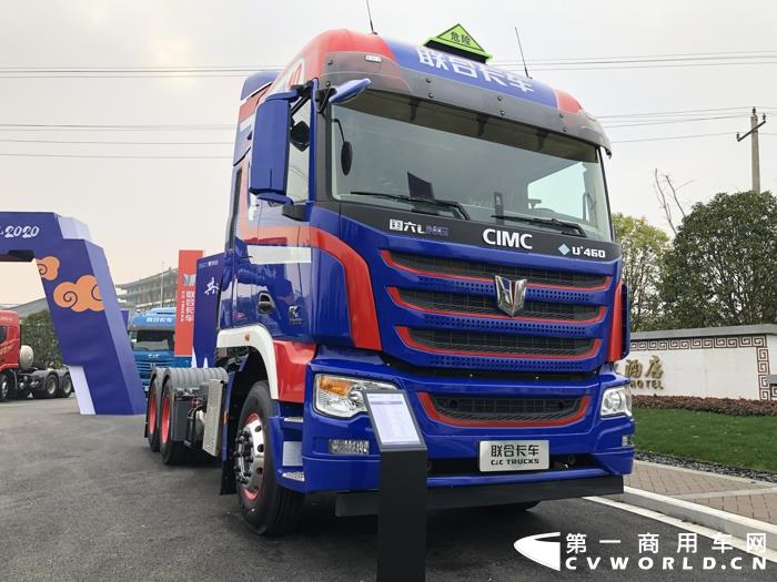聯(lián)合卡車U+ 6×4 460馬力國六LNG?；愤\(yùn)輸牽引車 (5).jpg