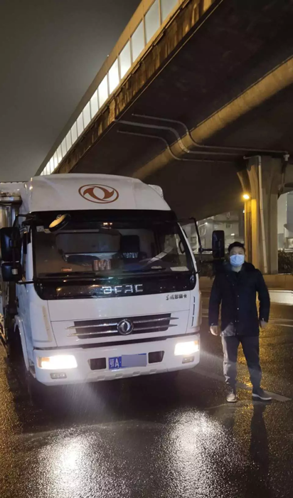 【第一商用車網(wǎng) 原創(chuàng)】面對“新型冠狀病毒肺炎”這場突然而至的疫情，江鈴、東風(fēng)、江淮、一汽、福田、上汽、廣汽、重汽、聯(lián)合卡車、宇通、徐工等國內(nèi)車企們或自發(fā)組織，或響應(yīng)號召，均積極投入到這場攻堅戰(zhàn)中。