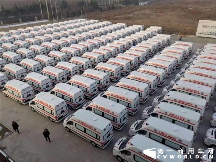 【第一商用車網(wǎng) 原創(chuàng)】面對“新型冠狀病毒肺炎”這場突然而至的疫情，江鈴、東風(fēng)、江淮、一汽、福田、上汽、廣汽、重汽、聯(lián)合卡車、宇通、徐工等國內(nèi)車企們或自發(fā)組織，或響應(yīng)號召，均積極投入到這場攻堅戰(zhàn)中。