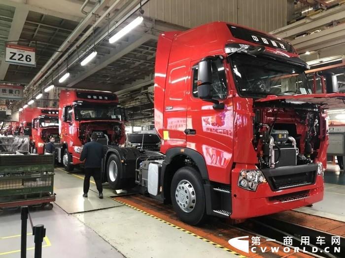 【第一商用車網(wǎng) 原創(chuàng)】面對“新型冠狀病毒肺炎”這場突然而至的疫情，江鈴、東風(fēng)、江淮、一汽、福田、上汽、廣汽、重汽、聯(lián)合卡車、宇通、徐工等國內(nèi)車企們或自發(fā)組織，或響應(yīng)號召，均積極投入到這場攻堅戰(zhàn)中。