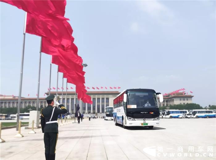 5月21日-28日，2020年全國兩會(huì)在京召開。僅有萬字的政府工作報(bào)告中兩次提及“生命至上”，成為兩會(huì)最強(qiáng)音，同時(shí)深刻詮釋了國家以人民為中心的發(fā)展思想。
