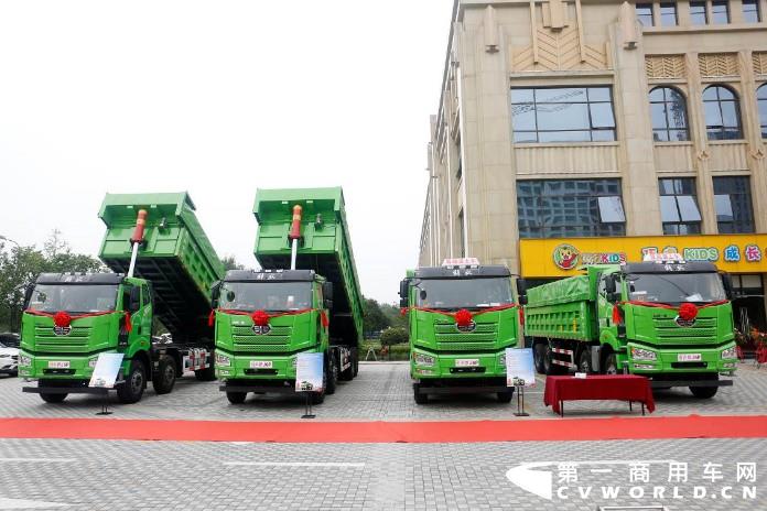 解放自卸車(chē).jpg