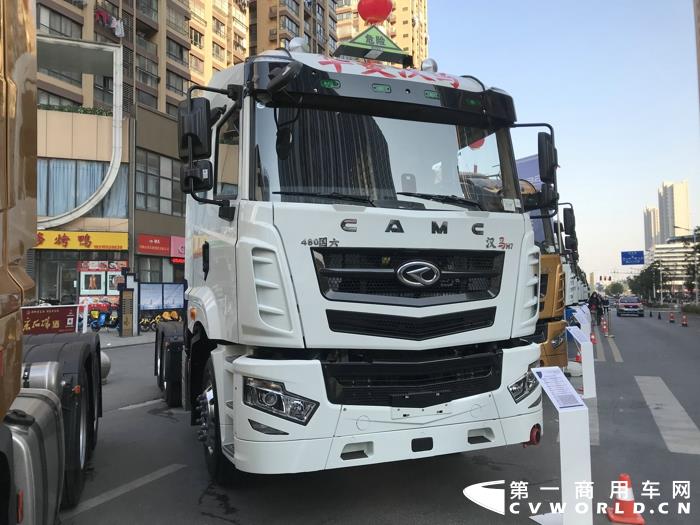 華菱漢馬H7天然氣牽引車.jpg