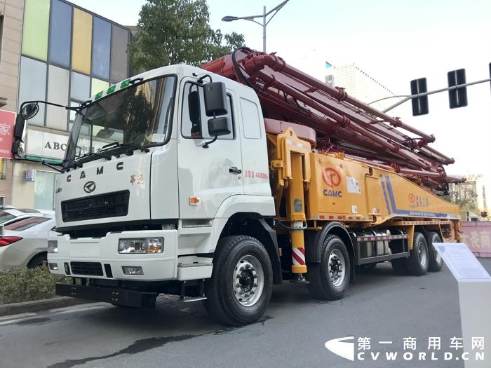 華菱重卡泵車.jpg