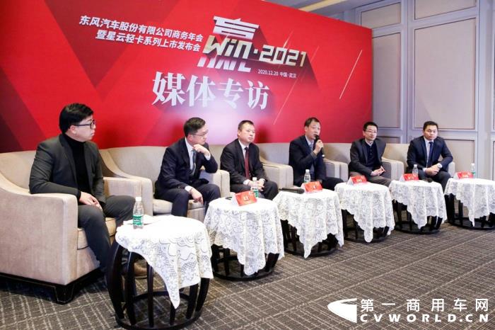 【第一商用車網(wǎng) 原創(chuàng)】如果要選出最近輕卡市場，乃至整個卡車市場最“紅”的一款車， “雙11”在直播間開啟限量預(yù)售，5輛車35秒就被搶光的東風凱普特星云一定是最熱門的“選手”。這不，價格都還沒公布呢，就已經(jīng)有一大波卡友在排隊了。