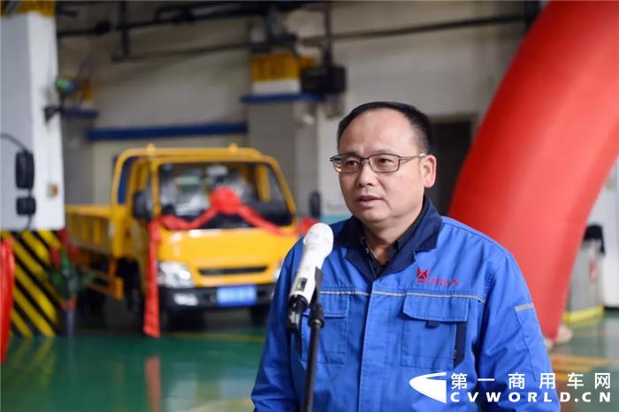 ?12月30日，“2020年江鈴汽車(chē)輕卡系列突破12萬(wàn)臺(tái)下線(xiàn)儀式”在江鈴青云譜工廠(chǎng)舉行。江鈴汽車(chē)第一執(zhí)行副總裁金文輝、執(zhí)行副總裁熊春英、副總裁于建斌等出席儀式，金文輝宣布江鈴汽車(chē)2020年度第12萬(wàn)臺(tái)輕卡下線(xiàn)。