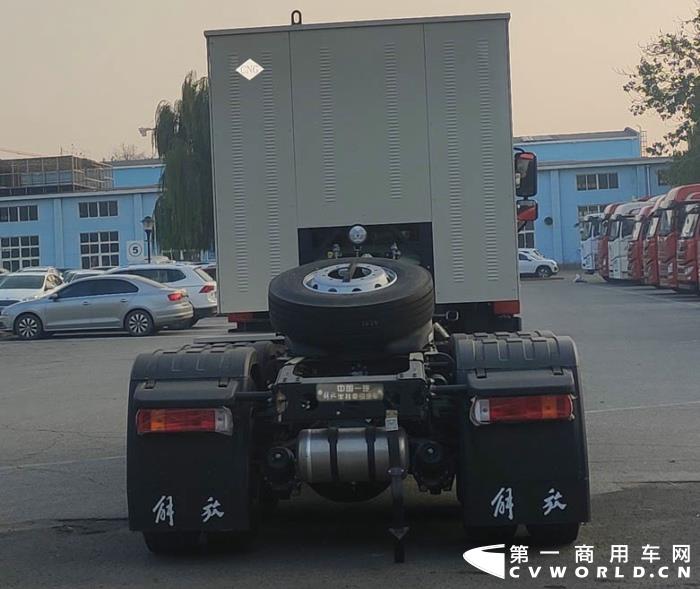 牽引汽車CA4251P2K15T1NE6A80（2.jpg