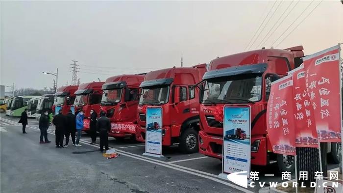 2020年，中國(guó)重卡市場(chǎng)以超160萬(wàn)輛的超級(jí)表現(xiàn)收官，自4月份開(kāi)始創(chuàng)造了“九連增”奇跡。2021年，重卡市場(chǎng)會(huì)以怎樣的表現(xiàn)開(kāi)局呢？