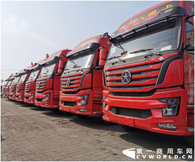 【第一商用車網(wǎng) 原創(chuàng)】2021年1月，我國重卡行業(yè)以18.9萬輛、同比大漲62%的成績，站上了一個歷史新高度。身處其中的主流重卡企業(yè)，競爭態(tài)勢又是怎樣的呢？誰打破了紀(jì)錄，誰增長的最快？