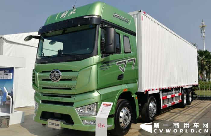 J7 8x4 國(guó)六廂式載貨車.jpg