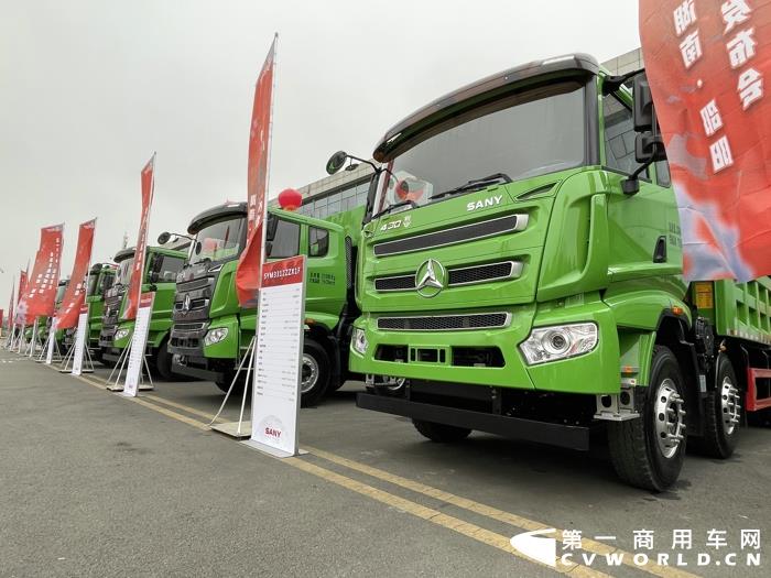 現(xiàn)場展車4.jpg