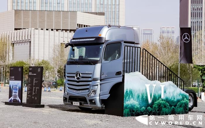 4. 梅賽德斯-奔馳 第五代Actros 2651 LS 6×4 國六公路牽引車.jpg