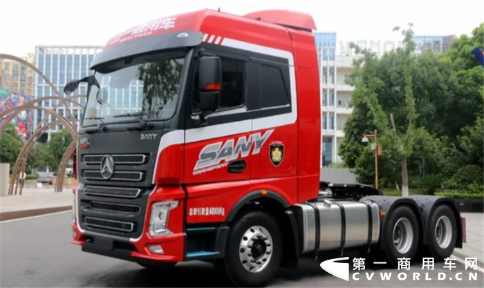 輕量化朱宏版430，體態(tài)輕盈、耐用省油，是重卡市場上優(yōu)秀的全能型選手。