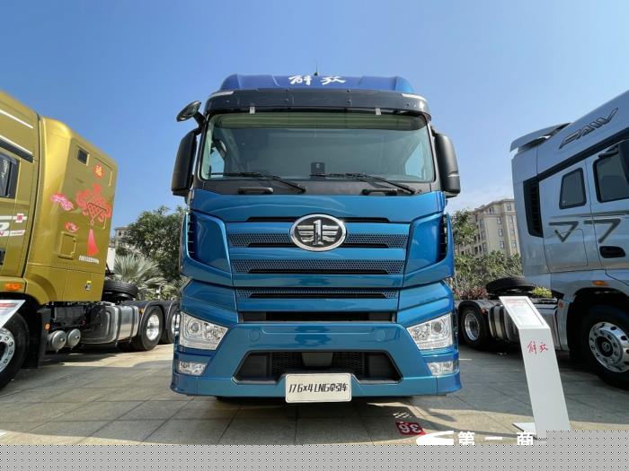 解放J7 6x4 LNG牽引車(chē).jpg