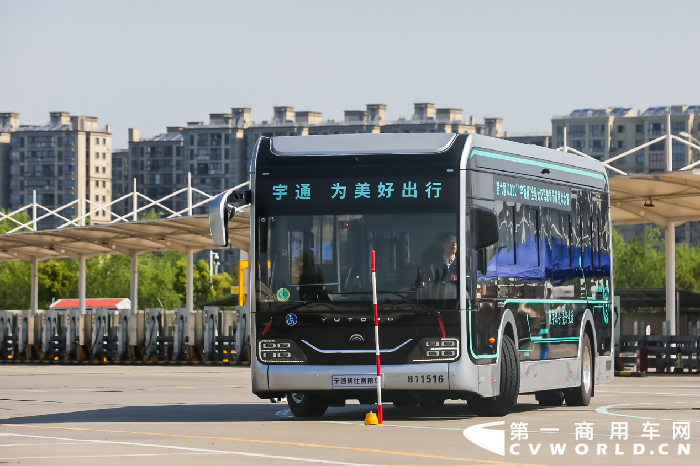 四月的浙江大地，因一場公交駕駛員節(jié)能技術(shù)大賽而生機(jī)盎然。金華、溫州、湖州、寧波等地區(qū)的公交公司精英駕駛員上演了強(qiáng)者間的PK。