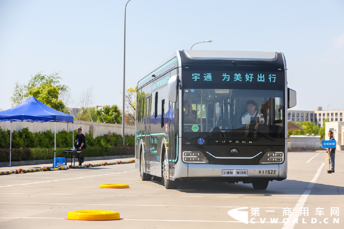 四月的浙江大地，因一場公交駕駛員節(jié)能技術(shù)大賽而生機(jī)盎然。金華、溫州、湖州、寧波等地區(qū)的公交公司精英駕駛員上演了強(qiáng)者間的PK。