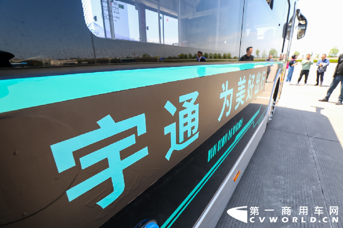 四月的浙江大地，因一場公交駕駛員節(jié)能技術(shù)大賽而生機(jī)盎然。金華、溫州、湖州、寧波等地區(qū)的公交公司精英駕駛員上演了強(qiáng)者間的PK。