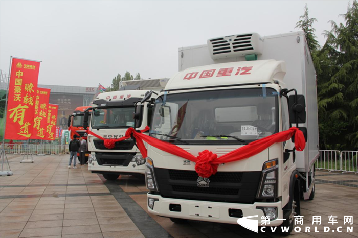 中國重汽冷藏車1.png