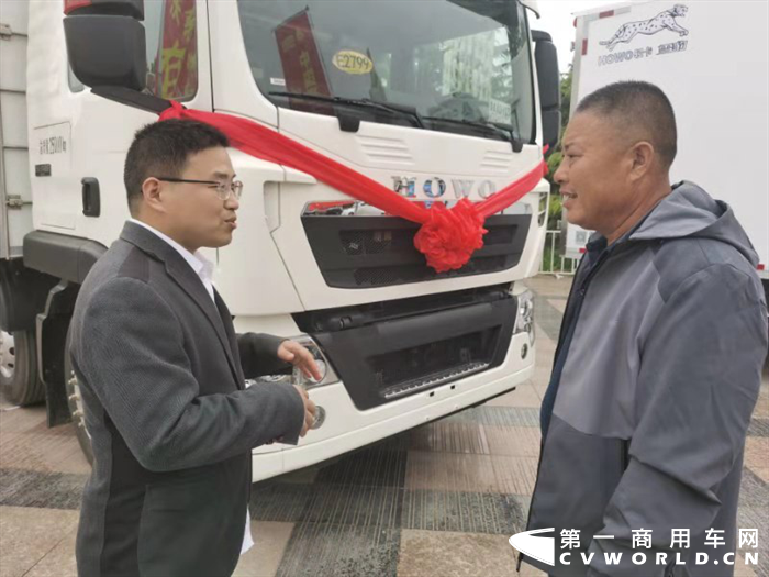 中國重汽冷藏車4.png
