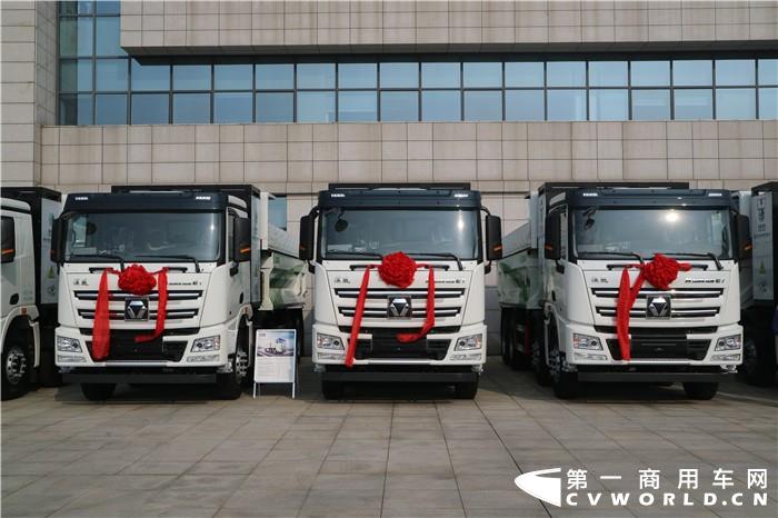 2021年1-3月，我國重卡行業(yè)累計(jì)銷售超過53萬輛，同比增長94%。作為其中一個(gè)小的細(xì)分領(lǐng)域的新能源重卡和新能源牽引車，其市場(chǎng)表現(xiàn)又是如何的？是否同樣有較大上漲呢？
