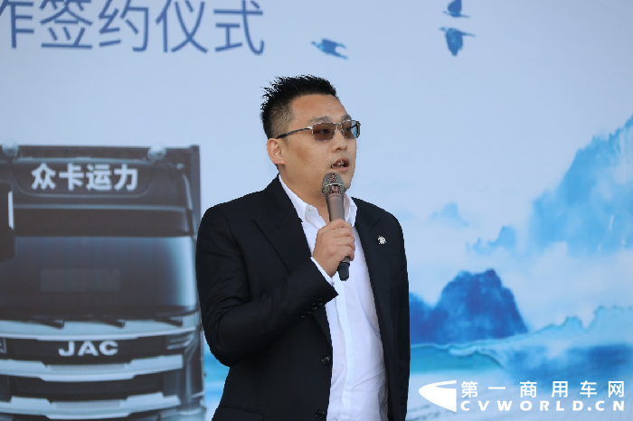 【第一商用車網(wǎng) 原創(chuàng)】4月29日，以“助力智慧物流 創(chuàng)造無限可能”的江淮汽車&安能物流百輛交車儀式暨戰(zhàn)略合作簽約儀式，在浙江衢州隆重舉辦。