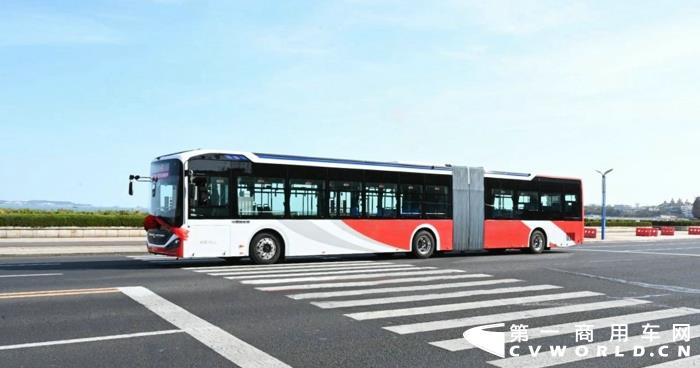 前不久，中通客車海外市場再傳捷報，公司成功中標巴基斯坦卡拉奇市100臺18米新能源公交訂單，這也是巴基斯坦第一大城市的首批新能源公交，為當地公交系統的升級變革帶來劃時代的意義。


