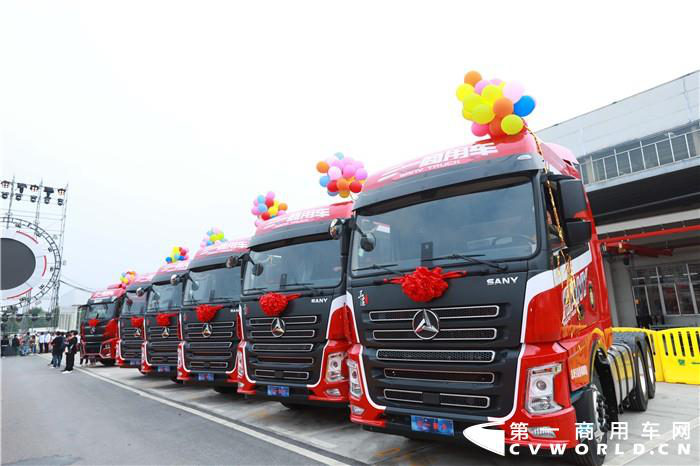 交車持續(xù)火爆 大年三十仍有人提車