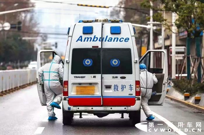 新全順智慧救護(hù)車服務(wù)全國(guó)，移動(dòng)ICU實(shí)現(xiàn)“上車即入院”7.webp.jpg