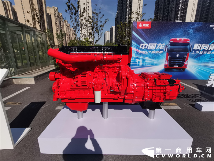 在這看似穩(wěn)定的市場格局背后，商用車市場圍繞重型柴油機和輕型柴油機的市場競爭卻尤為激烈。