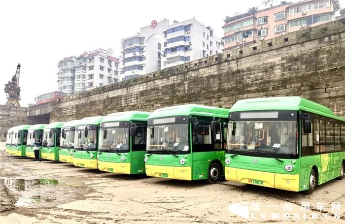 時光飛逝，半年時間一晃而過。今年上半年，盡管我國客車市場面對不利局面，但宇通客車、比亞迪、中車電動、中通客車、廈門金龍等企業(yè)在市場上積極開展推廣活動，都拿下了不少批量大單，也幫助客車市場逐步復蘇。
