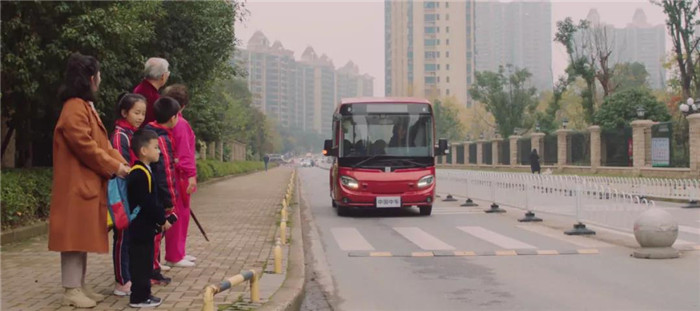 TA智能高效，中車(chē)云”加持，實(shí)現(xiàn)人、車(chē)、云互聯(lián)互通，高鐵級(jí)技術(shù)，輕量化車(chē)身，電機(jī)直驅(qū)+圓柱齒輪減速，更節(jié)能，更高效。