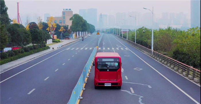 TA智能高效，中車(chē)云”加持，實(shí)現(xiàn)人、車(chē)、云互聯(lián)互通，高鐵級(jí)技術(shù)，輕量化車(chē)身，電機(jī)直驅(qū)+圓柱齒輪減速，更節(jié)能，更高效。