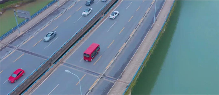 TA智能高效，中車(chē)云”加持，實(shí)現(xiàn)人、車(chē)、云互聯(lián)互通，高鐵級(jí)技術(shù)，輕量化車(chē)身，電機(jī)直驅(qū)+圓柱齒輪減速，更節(jié)能，更高效。