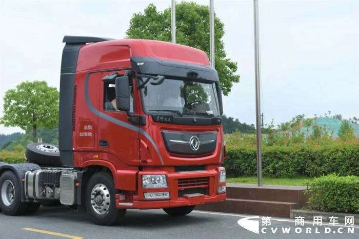 東風(fēng)天龍KX國(guó)六牽引車(chē).jpg