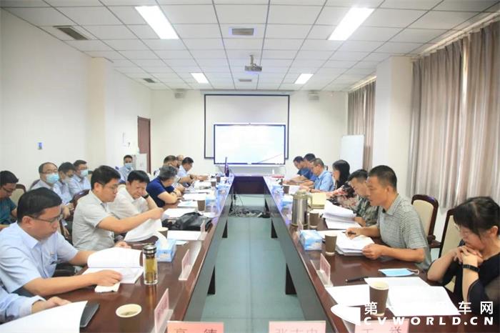 ?2021年8月11日，集團公司兵科院在包頭主持召開了北奔重汽重點型號產(chǎn)品項目底盤系統(tǒng)初樣機出廠質(zhì)量及試驗大綱評審會。