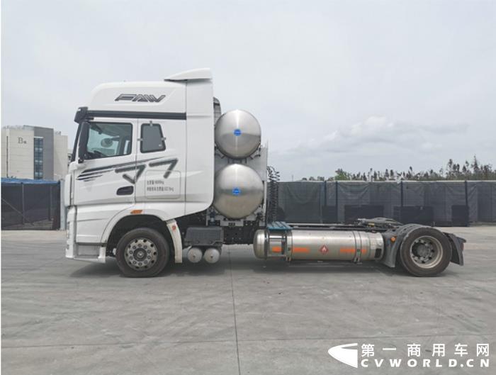 J平頭天然氣半掛牽引車CA4180P77M26E6成都.jpg