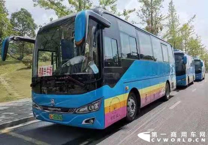 2021年1-8月，客車市場(chǎng)實(shí)現(xiàn)近年罕見的“8連增”，但實(shí)際上“8連增”的只有輕客市場(chǎng)一個(gè)細(xì)分市場(chǎng)而已。