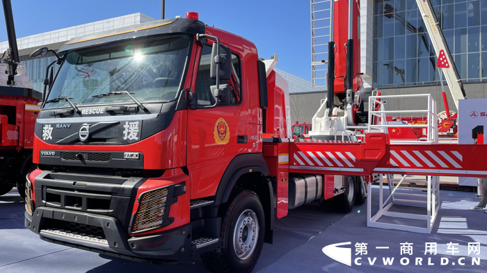 沃爾沃55米登高平臺消防車.png