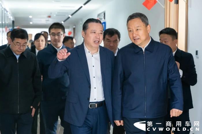 徐工集團與山西路橋集團簽署戰(zhàn)略協(xié)議3.webp.jpg