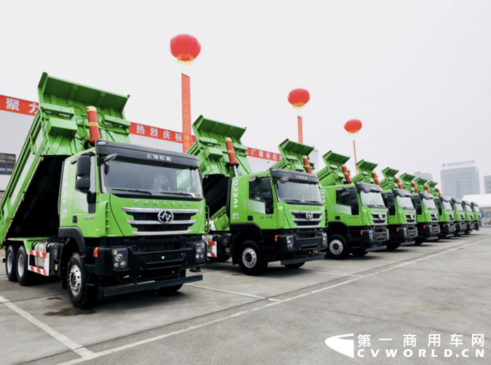 11月12日，重慶市城市管理局召開重慶市新型智能渣土車推廣應(yīng)用工作新聞通氣會。會議指出，為加強城市建筑垃圾全過程監(jiān)管和污染防治工作，經(jīng)市政府研究同意，重慶市將全面推廣應(yīng)用新型智能建筑渣土車。