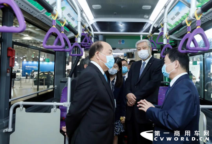 2021年11月12日，第十一屆中國（澳門）國際汽車博覽會(huì)在澳門威尼斯人金光會(huì)展中心拉開序幕，中通客車攜超級(jí)大巴H12、增程式N11、氫燃料N10、瑞通V59四款精品亮相。
