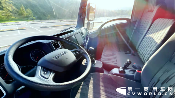 慶鈴氫燃料電池物流車(chē)首發(fā)4.png