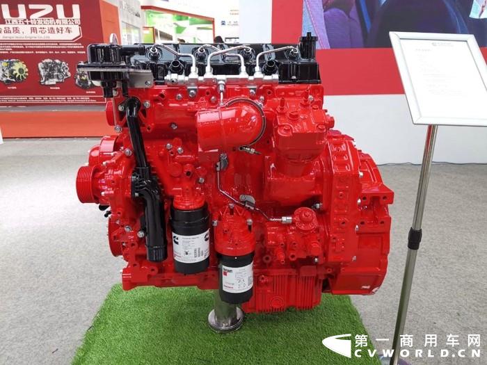 第一商用車網(wǎng)注意到，濰柴、玉柴、云內(nèi)、解放動(dòng)力、福田康明斯、上柴動(dòng)力、全柴動(dòng)力、五十鈴、蜂巢動(dòng)力和道依茨動(dòng)力等發(fā)動(dòng)機(jī)企業(yè)，攜旗下明星產(chǎn)品出擊此次內(nèi)燃機(jī)展會(huì)。