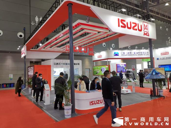 第一商用車網(wǎng)注意到，濰柴、玉柴、云內(nèi)、解放動(dòng)力、福田康明斯、上柴動(dòng)力、全柴動(dòng)力、五十鈴、蜂巢動(dòng)力和道依茨動(dòng)力等發(fā)動(dòng)機(jī)企業(yè)，攜旗下明星產(chǎn)品出擊此次內(nèi)燃機(jī)展會(huì)。
