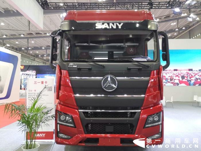第一商用車網(wǎng)注意到，濰柴、玉柴、云內(nèi)、解放動(dòng)力、福田康明斯、上柴動(dòng)力、全柴動(dòng)力、五十鈴、蜂巢動(dòng)力和道依茨動(dòng)力等發(fā)動(dòng)機(jī)企業(yè)，攜旗下明星產(chǎn)品出擊此次內(nèi)燃機(jī)展會(huì)。