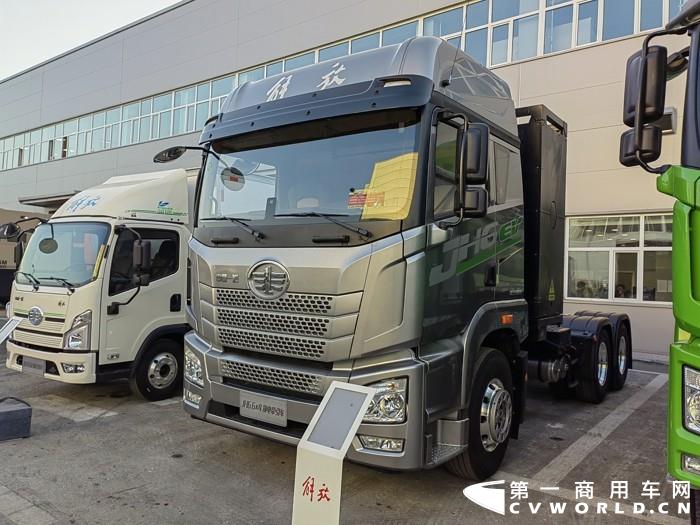 解放JH6 6×4換電牽引車1.jpg
