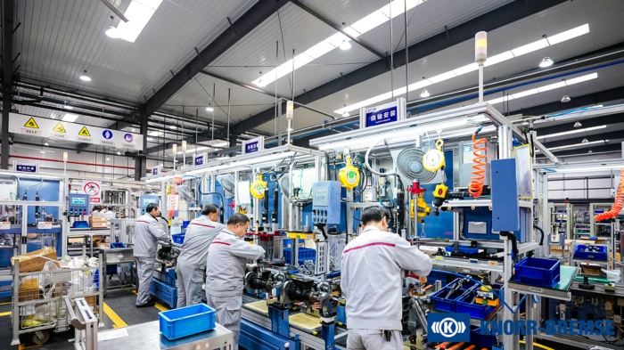 【第一商用車網(wǎng) 原創(chuàng)】對(duì)于克諾爾商用車來說，2021年又是動(dòng)作頻頻和收獲滿滿的一年。近日，克諾爾商用車在湖北十堰舉辦了以“低碳創(chuàng)新 行穩(wěn)致遠(yuǎn)”為主題的2021媒體日活動(dòng)，克諾爾商用車系統(tǒng)中國區(qū)執(zhí)行副總裁夏斐、東科克諾爾商用車制動(dòng)技術(shù)有限公司總經(jīng)理段慧萍等高層與媒體進(jìn)行了一次深度交流。