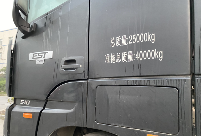 【第一商用車網(wǎng) 原創(chuàng)】近日，第一商用車網(wǎng)小編在安徽六安市舒城縣某物流園采訪用戶時，遇到一位使用歐曼EST重卡運輸大型零部件的車主——趙金生（化名），該車配置了福田康明斯發(fā)動機，趙金生對這款發(fā)動機認(rèn)可度較高，向小編講述了?？祫恿椭湓鍪盏墓适?。