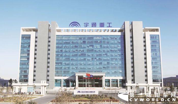 隨著宇通客車、宇通重工相繼公布2021年度業(yè)績報告，宇通集團旗下兩家上市公司均已交出了最新年度成績單。過去一年，面對嚴峻復(fù)雜的外部環(huán)境和各種不利因素，兩家上市公司均實現(xiàn)了營收、凈利雙增。